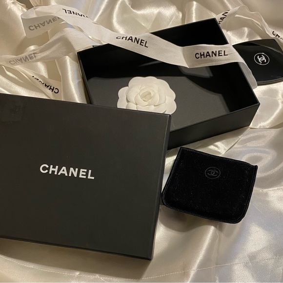 CHANEL Box, Ribbon, Dual Mirror with velvet protective cover, Camellia Flower - Picture 3 of 9